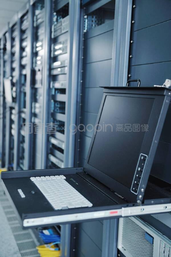 網(wǎng)絡服務器室 現(xiàn)代企業(yè)的數(shù)據(jù)心臟與神經(jīng)中樞